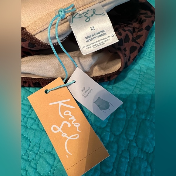 Swimsuit - Picture 3 of 5